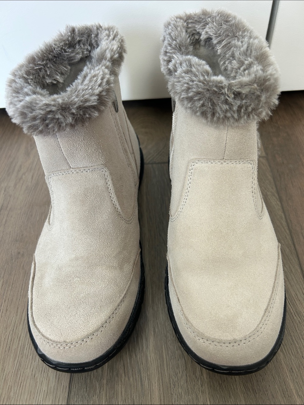 Khombu Light Beige Faux-Fur Suede Ankle Winter Boots Size 8